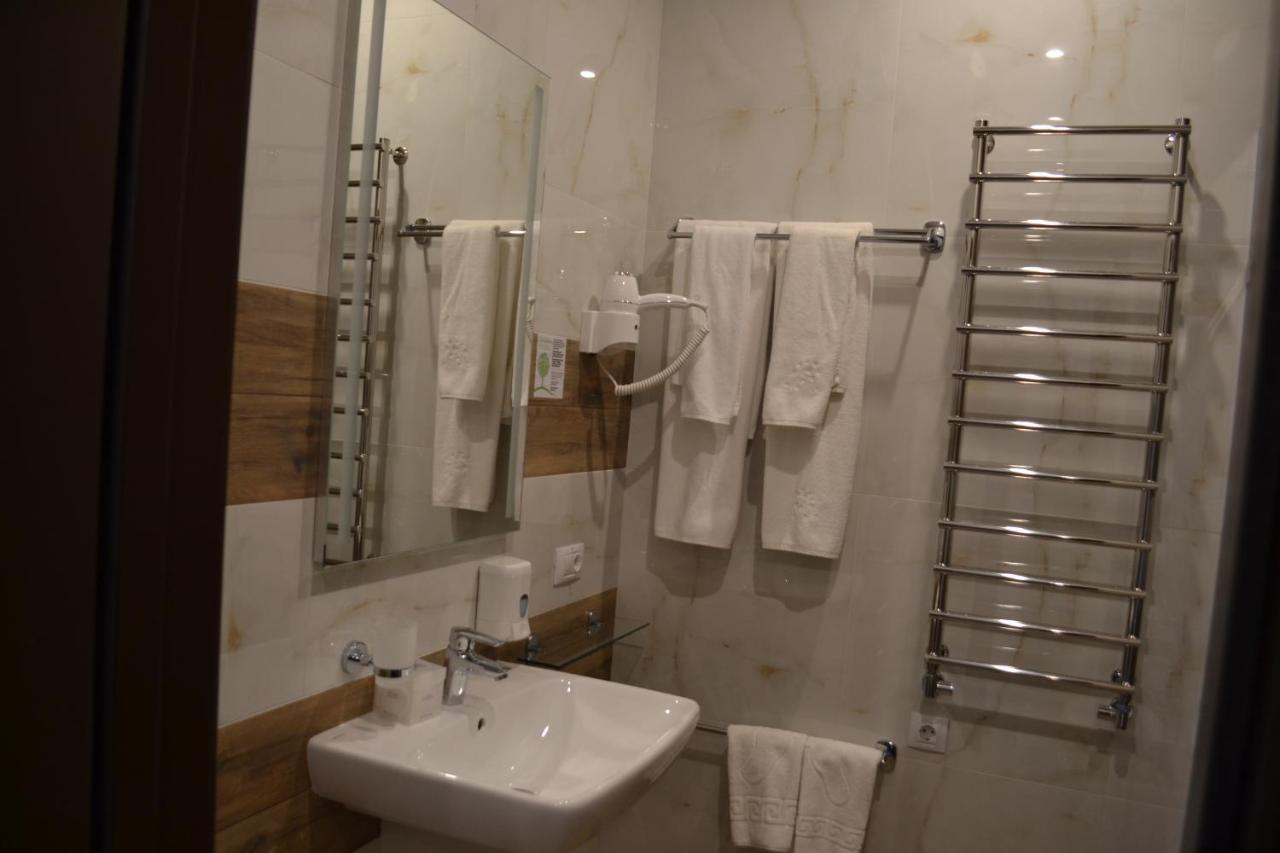 Optima Collection Bergshloss Rivne Exterior foto